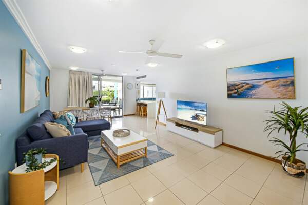 Central Coolum Penthouse with Rooftop Terrace