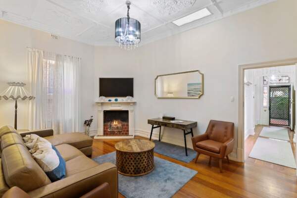 Glenelg Cottage by Marina