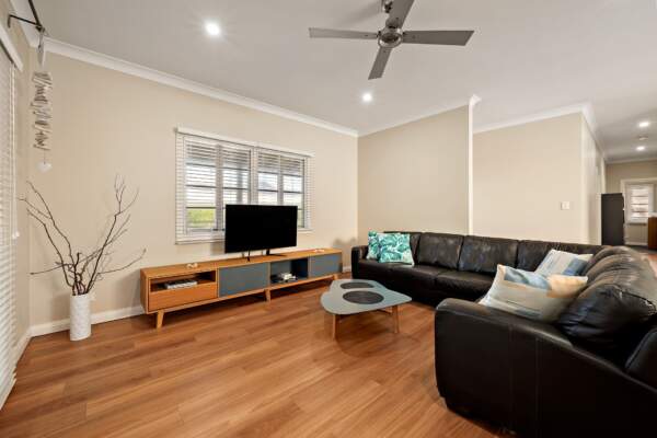 Coastal Cues at Caves Beach