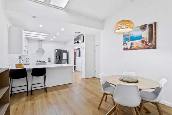 Glenelg Cottage by Marina