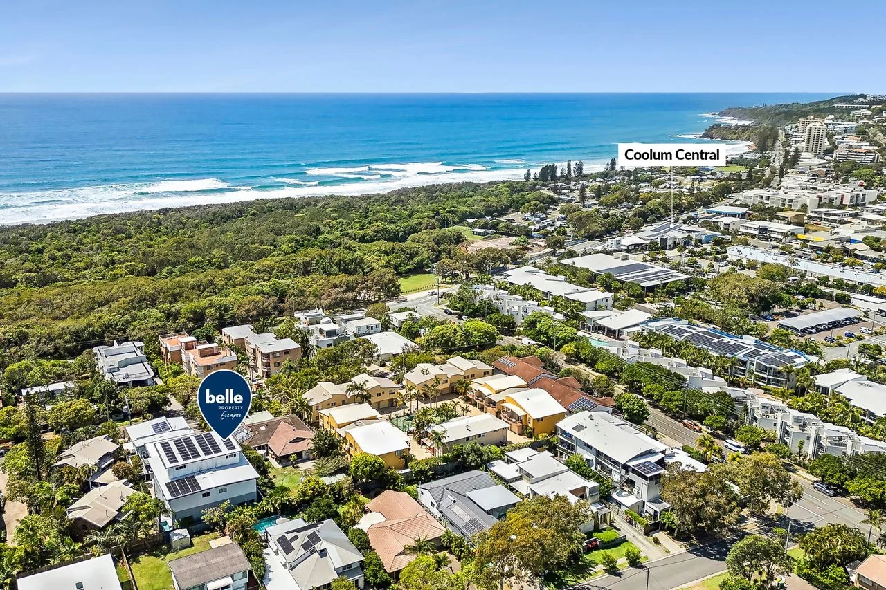 Beautiful Three-Story Villa footsteps to the Beach