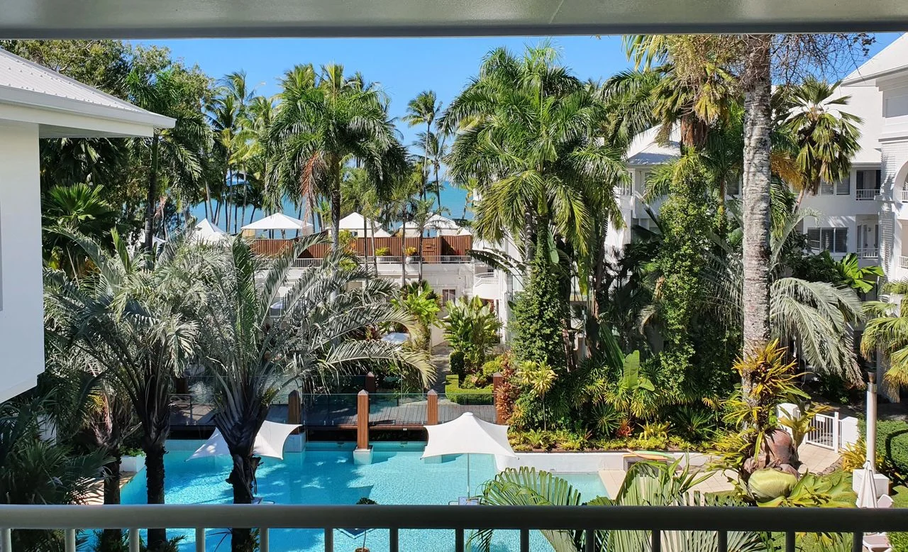 88 Alamanda Palm Cove Luxury Suite with Ocean Views