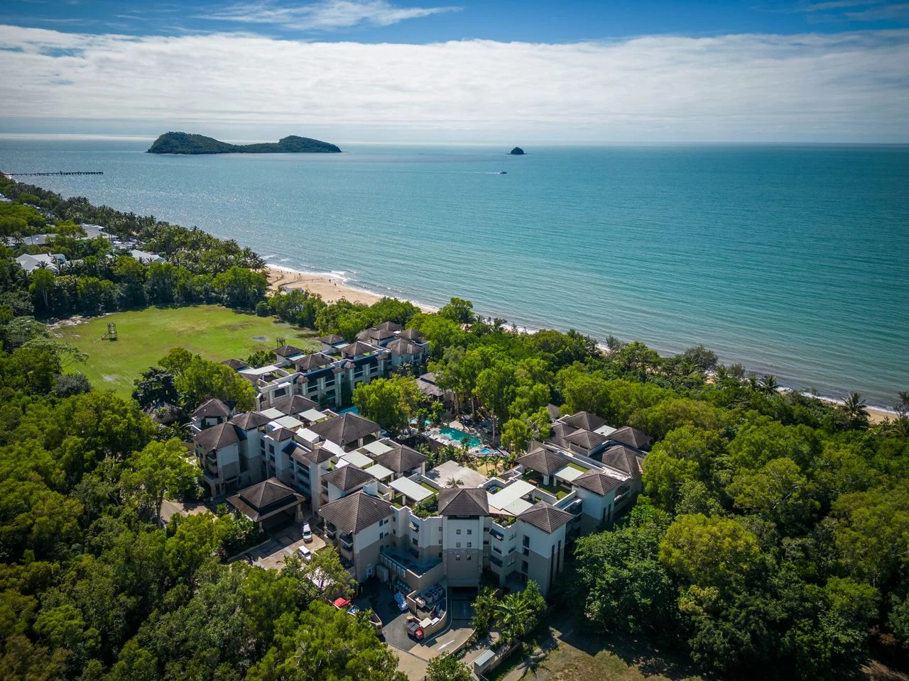 328-329 Luxury Beachfront Resort Palm Cove